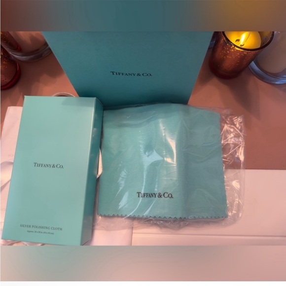 Out of production @Tiffany & Co. Polishing Cloth - Picture 2 of 4